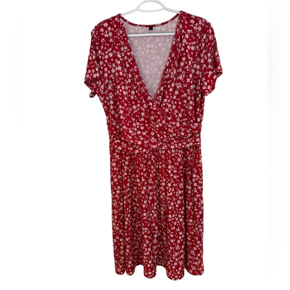 Women’s Red & White Short Sleeve Floral Pattern V-Neck Maternity Dress. Size XL. - Picture 2 of 8